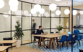 Air Rooms Rome Airport by HelloSky